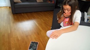 Отрезала АНЕ волосы и РАЗБИЛА ее iPad! Повторяю пранки из Тик Тока!