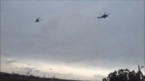 28 02 2014  Военные вертолеты над Крымом  Село Песчаное