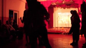 Легкий танец на Хеллоуин в школе