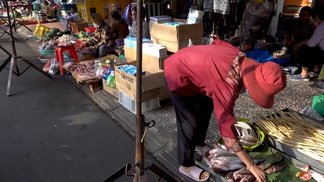 Boeng Proleut Market Food Show - Nom Jak Jol,Coconut Waffle, Breadstick, Lotus Fruit,& More смотреть онлайн