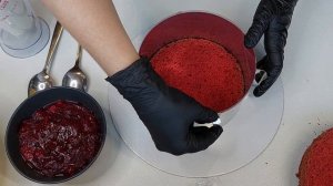 Красный бархат с вишнёвым соусом. Сборка торта. Декорирование.