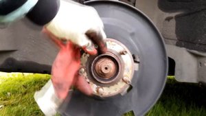 Замена передних тормозных дисков на Opel J GTC