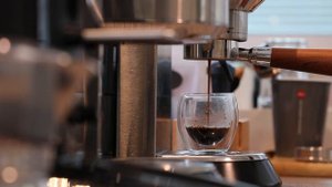 Delonghi Dedica EC685 with bottomless portafilter