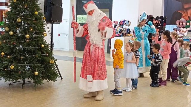 Новогодний праздник в обувьмаркете 