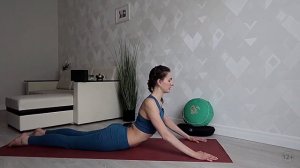 Упражнения для спины. Йога для красивой осанки. Комплекс от сутулости