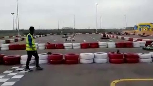 Чуть шею не свернул смотреть онлайн