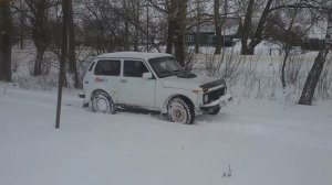 резина Contyre Expedition 215/65/16 на НИВЕ 3D стоковой