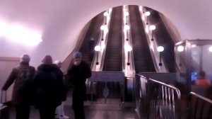 Москва 1598 станция метро Бауманская зима день