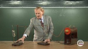 63. Электричество. Искровые резонансные контуры