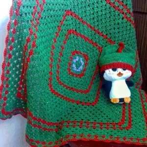 Плед  "Бабушкиным квадратом" крючком.