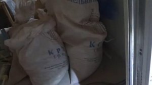 стяжка. порог на балкон, последний этап подготовительных работ, раствор уже замешан