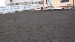 Видео отсыпка черноземом на геотекстиль для выравнивания и посева газона