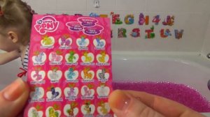 Киндер Сюрпризы в ванной с шариками ОРБИЗ орбиз КРАШ и душ из Orbeez