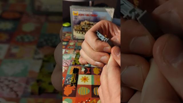 Обзор сборной модели ZVEZDA в масштабе 1/100 Немецкий средний танк PZ.KPFW. V AUSF.G «ПАНТЕРА». смотреть онлайн