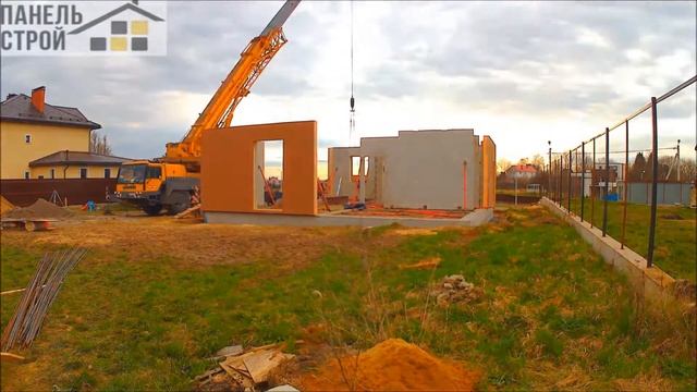 Строительство дома из трехслойных железобетонных панелей.