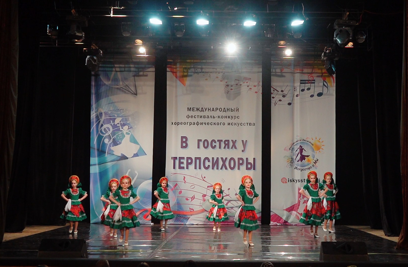 Танец земляничка ягодка. Танец Земляничка. Праздник Терпсихоры. Русский народный танец Земляничка. В гостях у Терпсихоры 2024.