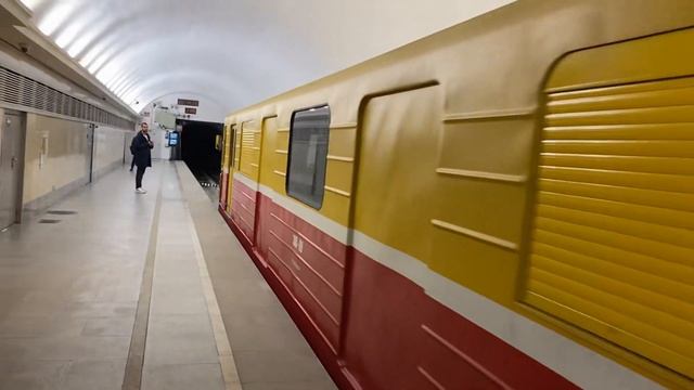 Контактно-аккумуляторный электровоз ЭКА-09 смотреть онлайн