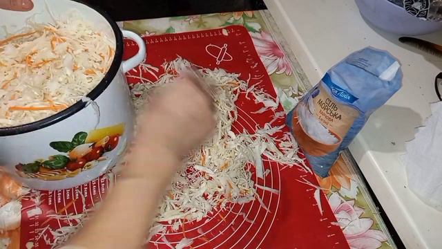 Уже просто устала./ С утра квашу капусту и Мирону даю лекарство. /🐈⬛🐈🦜 смотреть онлайн