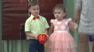 Малыши поздравляют выпускников детского сада Детские стихи Kindergarten 幼稚園 jardin ziminvideo