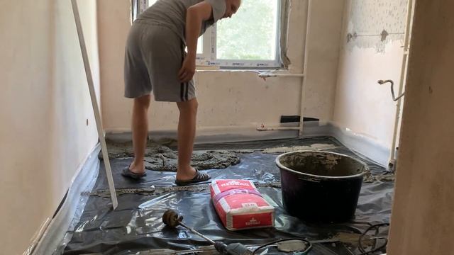 Ремонт на кухні▶️ Стяжка підлоги своїми руками ? сліди КІШКИ ?