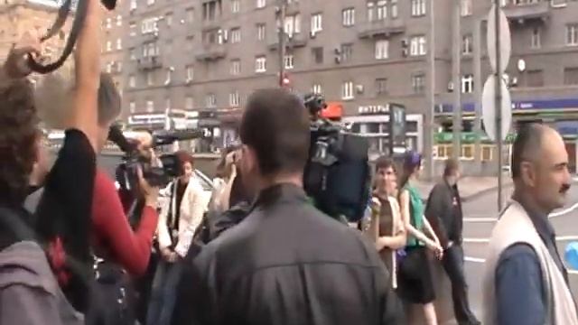 Самое начало. Синие ведёрки потихоньку подходят. смотреть онлайн