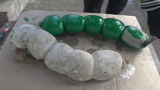 Поделки из цемента/Гусеница из цемента/декор для сада и дачи