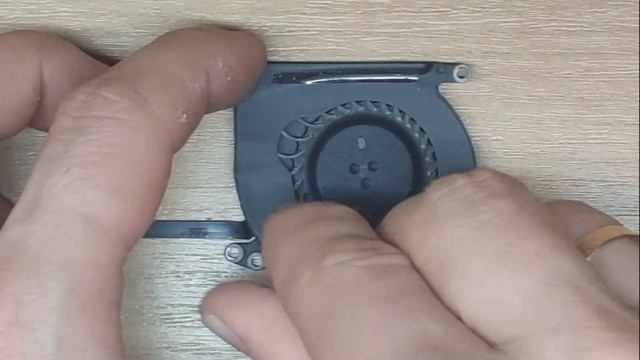 Разборка и чистка MacBook Air A1370 (Cleaning and Disassemble MacBook Air A1370)