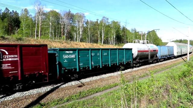 «Скрещение» грузовых поездов на перегоне ВЛ11-568/545Б смотреть онлайн