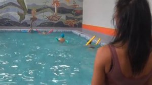 Малый бассейн в ДЕЛЬФИНЕ  Здесь учат плавать