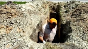 Копаем колодец к водоводу - труба найдена