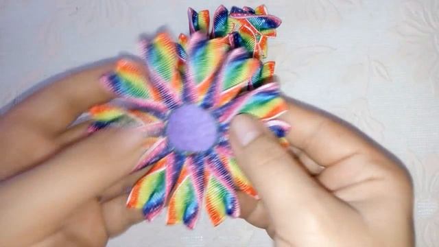 Цветы канзаши. Цветы из атласных лент. Flowers kanzashi. смотреть онлайн