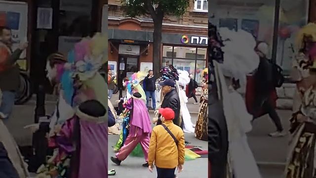 парад уличных театров на день города, Уфа, Россия смотреть онлайн