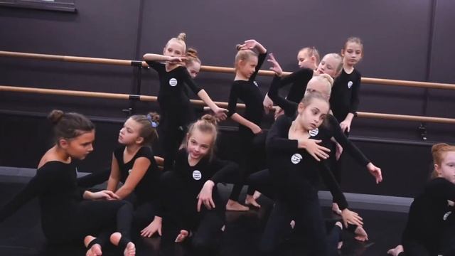 Современная хореография(старшая группа 8-10 лет)