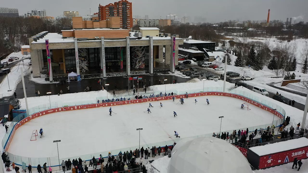 Семейные команды мытищинских хоккеистов сразились на главном катке города