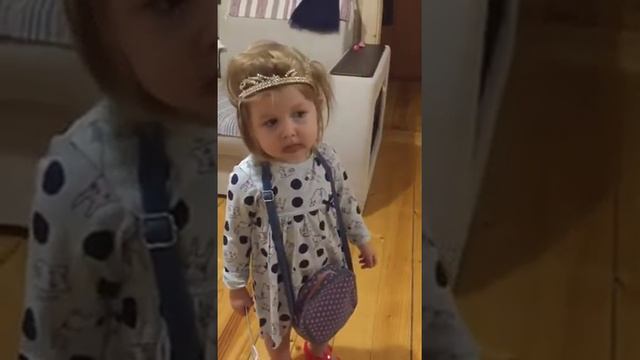 Маленькая девочка принцесса