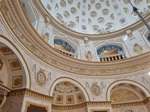 Вход в дворец Павла I