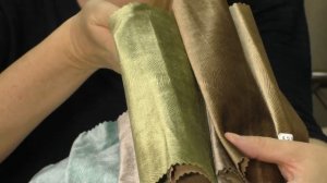 #376. Какие шторы выбрать под светлые обои с крупным рисунком-цветами и стенке цвета венге?