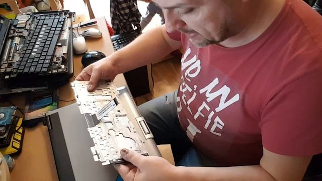 ACER Aspire 3830TG displej a klávesnice část 2 смотреть онлайн