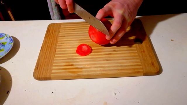 БОЛЬШАЯ КОТЛЕТА С ГРИБАМИ ПОМИДОРАМИ И СЫРОМ. Ну очень вкусно, сытно и оригинально! смотреть онлайн