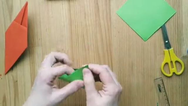 Оригами морковка. Морковь из бумаги. Поделка. Бумажные овощи