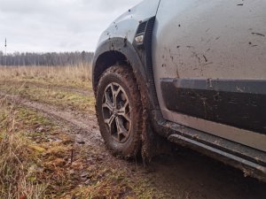 Выходные в деревне: Дастер, речка, рыбалка, грязь.