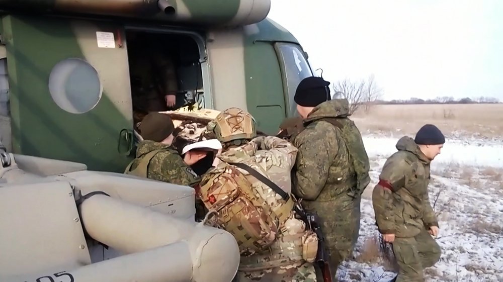 Военные врачи спасают жизни на передовой / События на ТВЦ - смотреть видео онлай