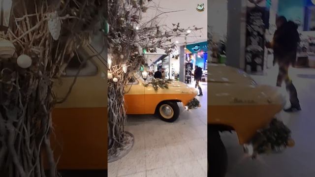 Новогодний ретро-автомобиль Волга #shorts #short ???