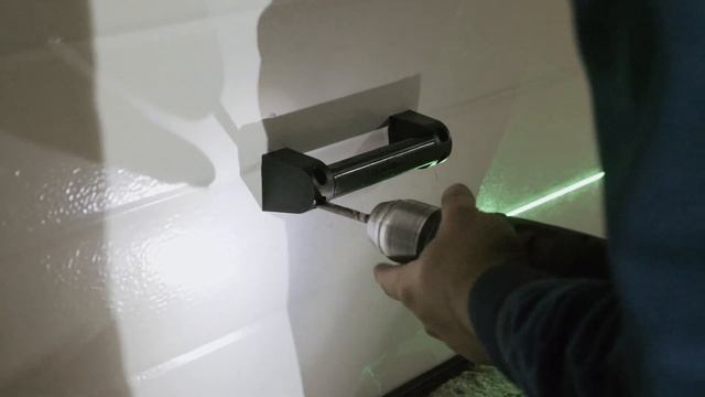 Монтаж секционных ворот DoorHan