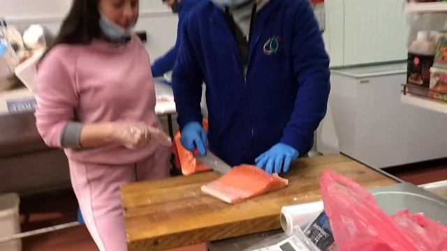 Как правильно ВЫБРАТЬ ЛОСОСЬ на рынке. Советы и рекомендации