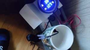 Датчик температуры охлаждающей жидкости и вольтметр
