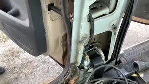ГАС АМЕРО Volkswagen Amarok удаление бронелистов в салоне