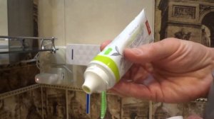 ДОЗАТОР ЗУБНОЙ  ПАСТЫ и держатель зубных щеток с ультрафиолетовой лампой. Как пользоваться дозаторо