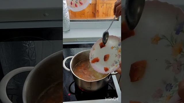 Суп из слабосолëной форели со сметаной.
