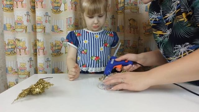 Как сделать простые ёлочные игрушки! смотреть онлайн